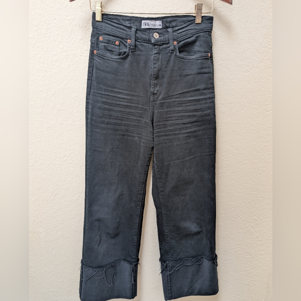 Zara Black "The Folded Up Wide Leg" Jeans. Size 2